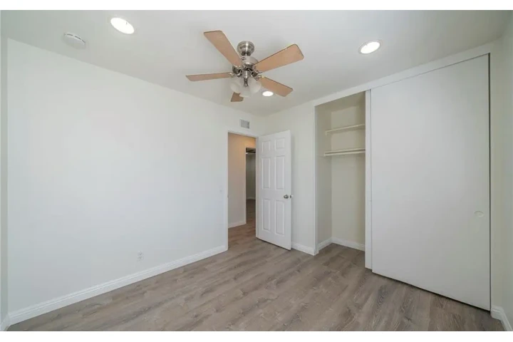 $2500 : 3 Bedroom Home in Los Angeles image 6