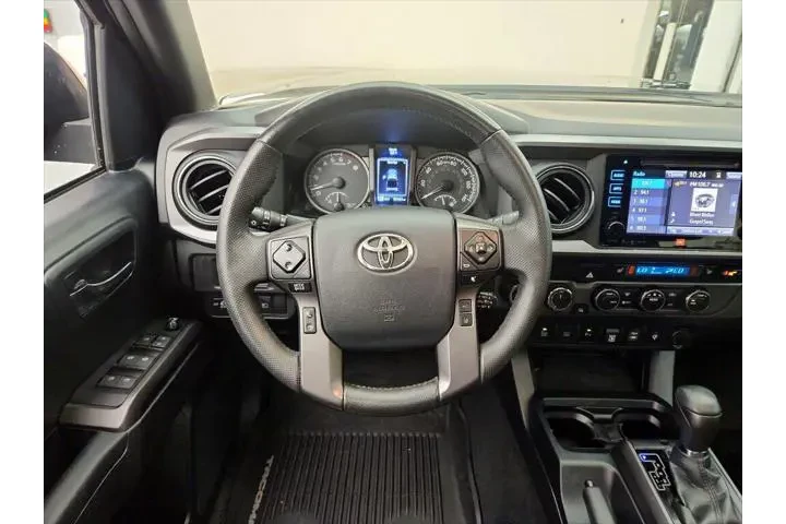 $31998 : Toyota Tacoma 2019 4x4 TRD P image 10