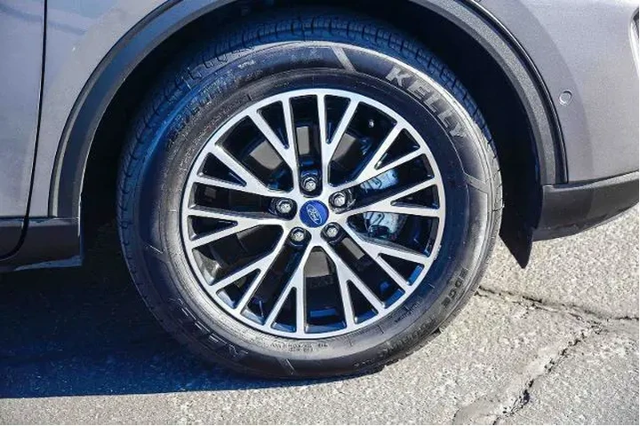 $24550 : Ford Escape Plug-In Hybrid 2 image 9