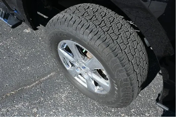 $27988 : Ford F-150 2019 4x4 XLT 4dr image 9