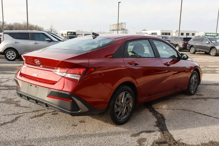 $18288 : 2024 Elantra SEL IVT image 4