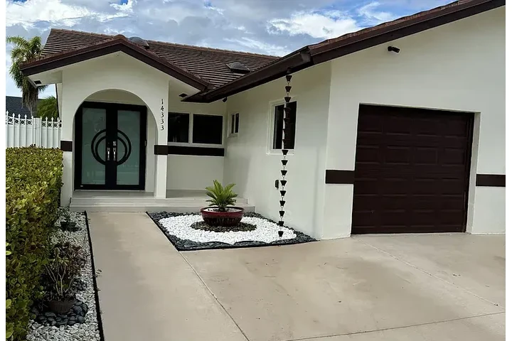 $2360 : HOUSE AVAILABLE NOW IN MIAMI image 2