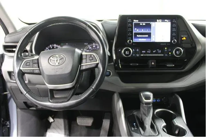 $32921 : Toyota Highlander 2022 XLE 4 image 2