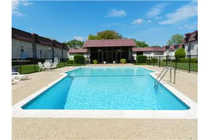 $1050 : Rental property with 2 bedro image 9