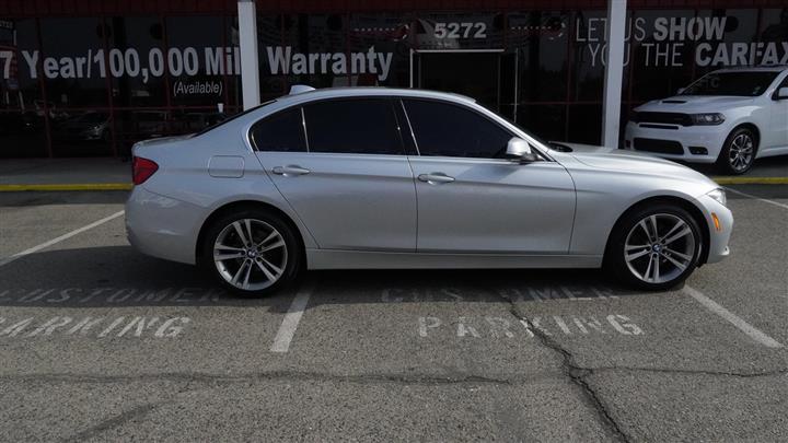 3 Series 330i image 9