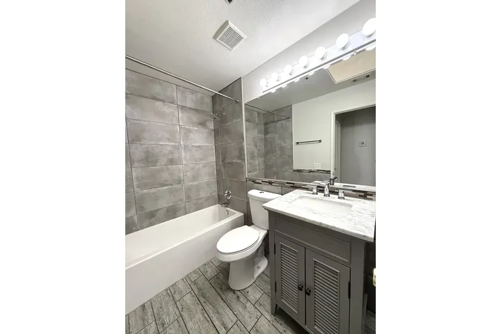 $1500 : Fontana 3 & 2 BEDROOMS image 6