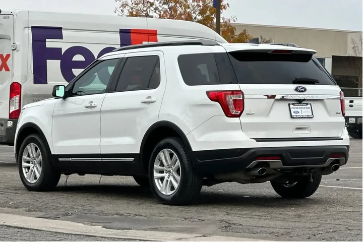 $12932 : Ford Explorer 2018 AWD XLT 4 image 6