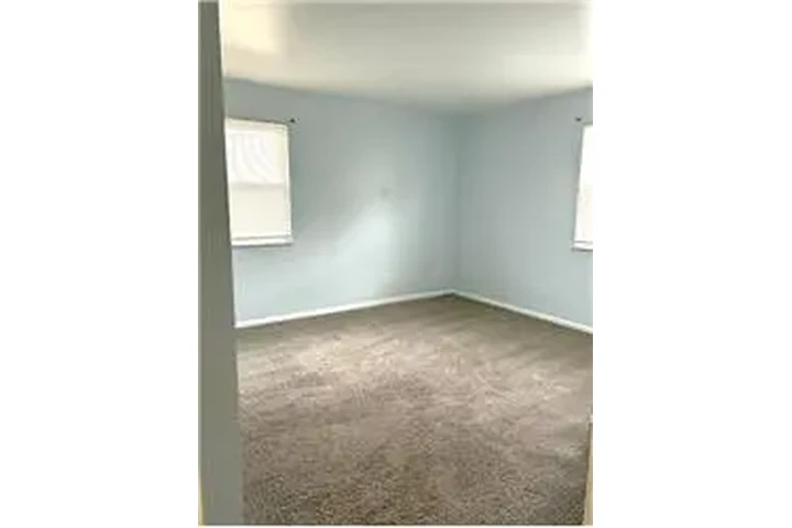 $700 : Rental property with 2 bedro image 9