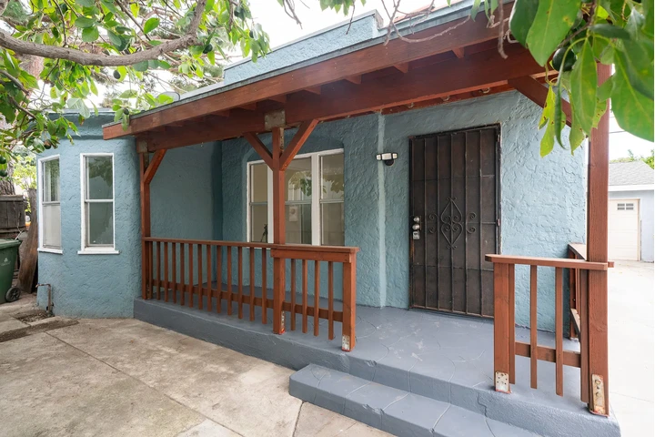 $2495 : Beautiful House 2B/1B image 10