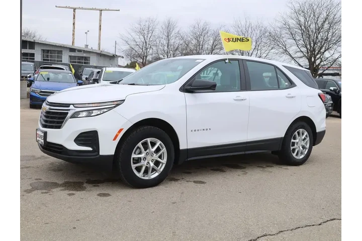 $18277 : Chevrolet Equinox 2023 4x4 L image 3