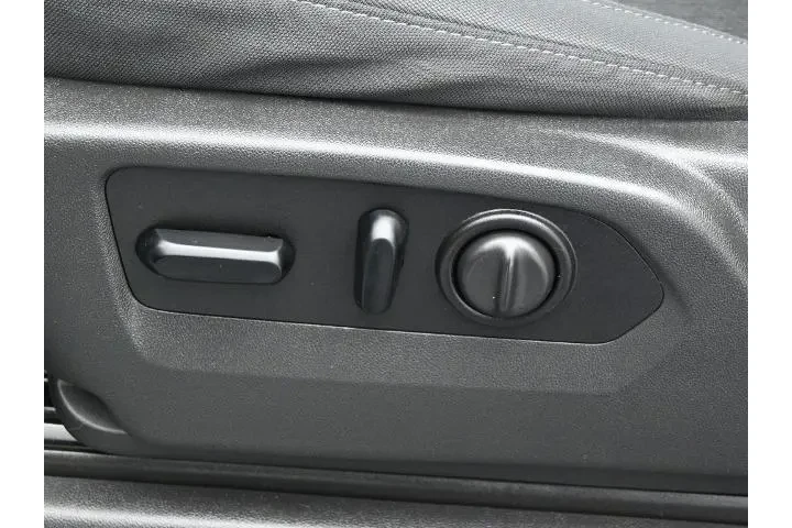 $15300 : Chevrolet Silverado 1500 202 image 10