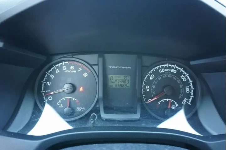 $19488 : Toyota Tacoma 2016 4x2 SR5 4 image 10