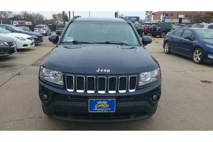 $10999 : 2017 Compass Latitude image 4