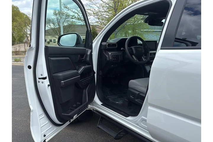 $43088 : Gold Certified 2025 TACOMA SR5 image 2