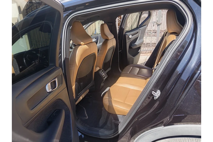 $70000 : Volvo XC40 Momentum T5, 4cilin image 4