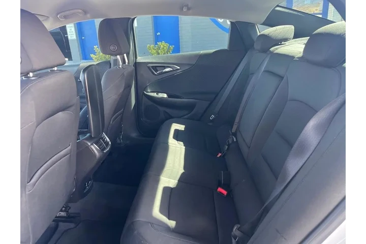 2016 Malibu Hybrid image 9