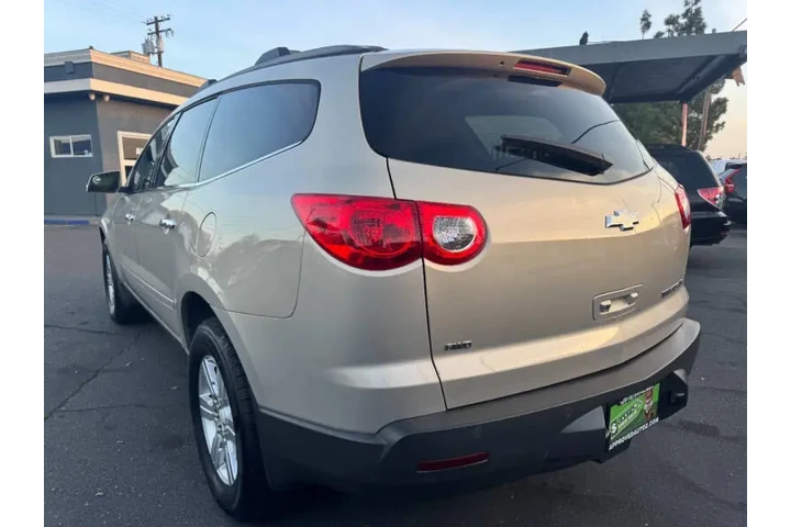 $5998 : 2012 Traverse LT image 8