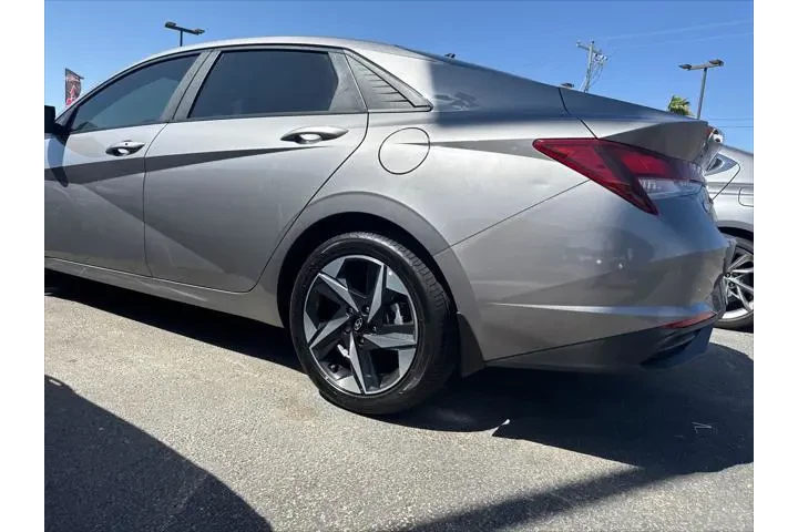 $21489 : Hyundai ELANTRA 2023 SEL 4dr image 8