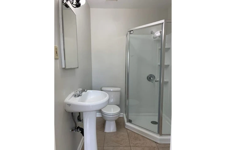$2400 : Beautiful 3Bedroom House in LA image 10