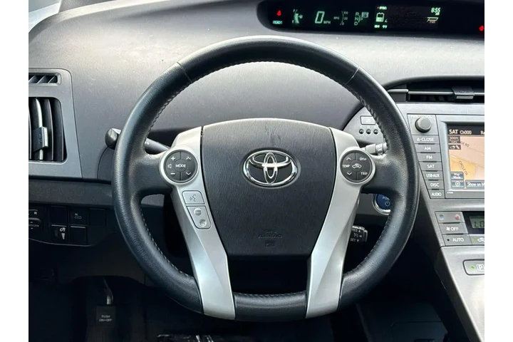 $13570 : Toyota Prius 2013 Four 4dr H image 10