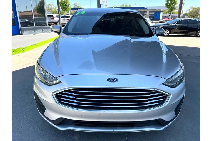 2019 Fusion SE image 2