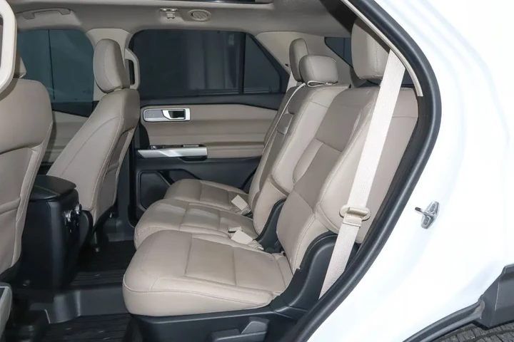 $25988 : 2021 Explorer Limited 4WD image 8