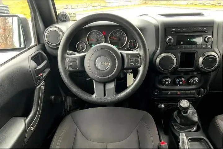 $12888 : Jeep Wrangler 2014 4x4 Sport image 5