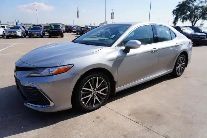 $30988 : Toyota Camry 2024 AWD XLE 4d image 3