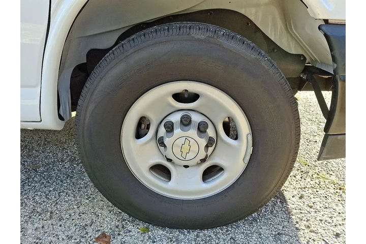 $25994 : Chevrolet Express 2023 2500 image 9