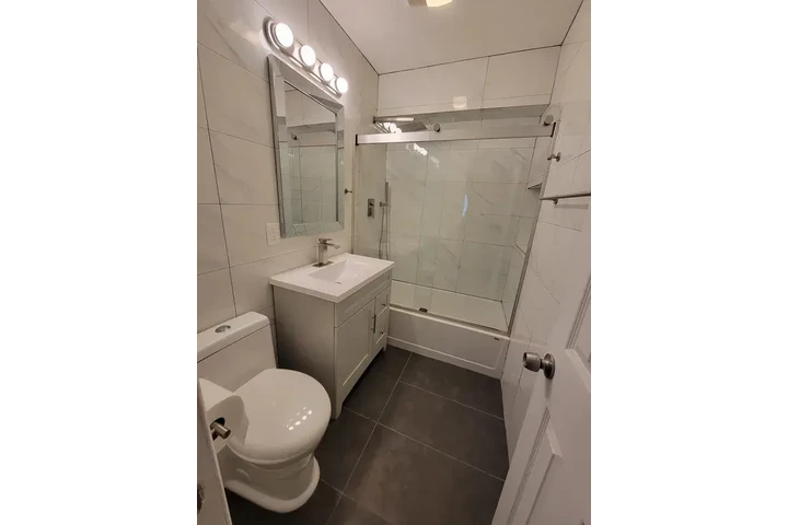 $1400 : Santa Ana Renta- Available image 2