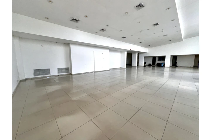 $14270000 : Amplio local con vitrina image 3