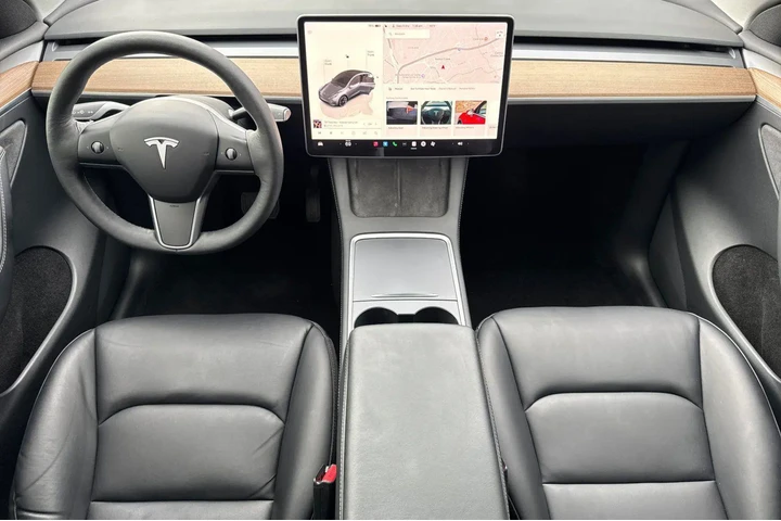 $27900 : Tesla Model Y 2022 AWD Long image 6