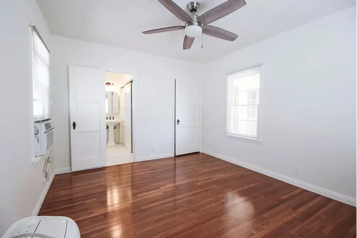 $1000 : Home Rent .. Orange, CA image 4