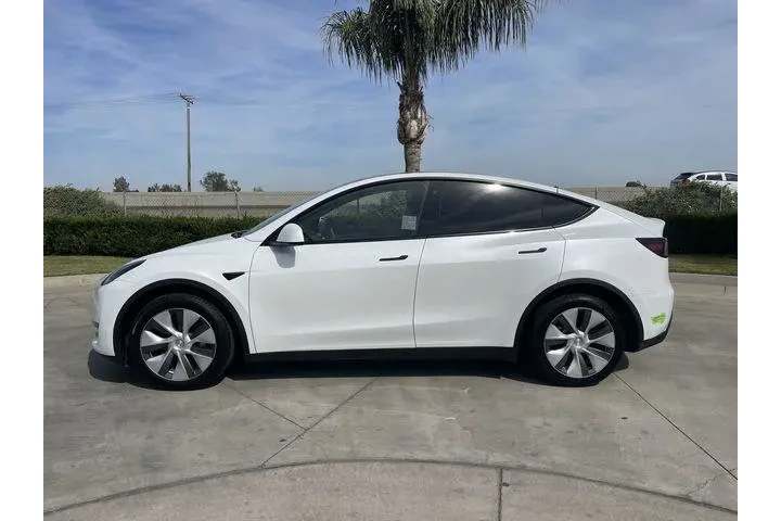 $31767 : Tesla Model Y 2023 AWD Long image 5