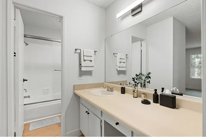 $2500 : 2bedroom 2bath available image 5