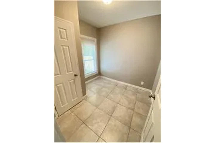 $1500 : Rental property with 3 bedro image 5