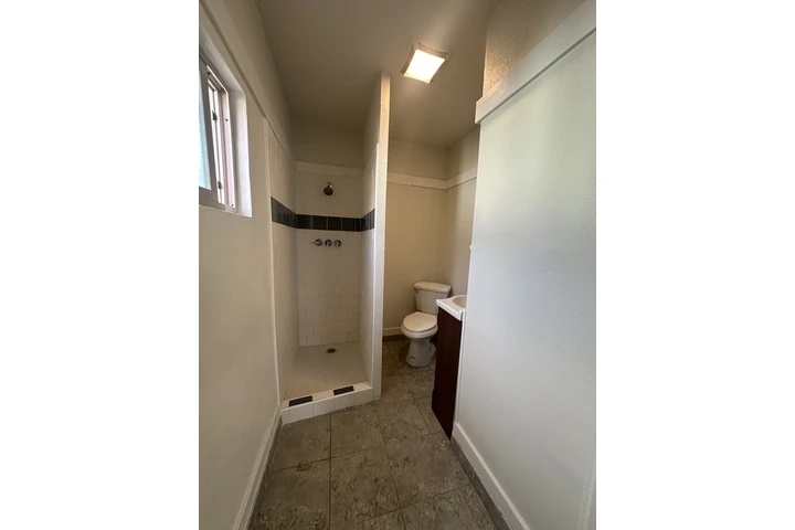 $2350 : Rento casita de 2 recámaras image 3