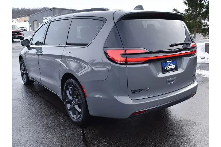 $31995 : Chrysler Pacifica 2022 AWD T image 3