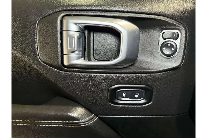 $35995 : Jeep Wrangler Unlimited 2021 image 9