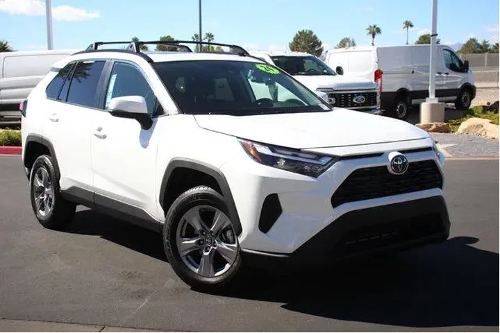 $29009 : Toyota RAV4 2024 XLE 4dr SUV image 1
