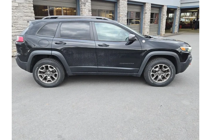 $15990 : Jeep Cherokee 2020 4x4 Trail image 4
