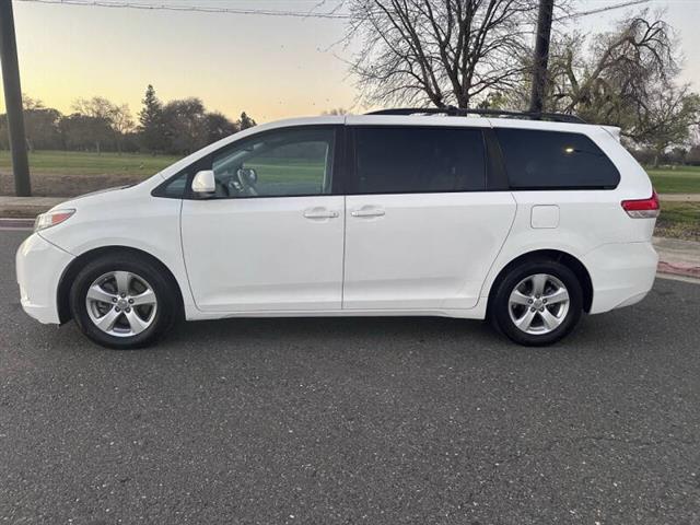 $10995 : 2011 Sienna LE 8-Passenger image 4