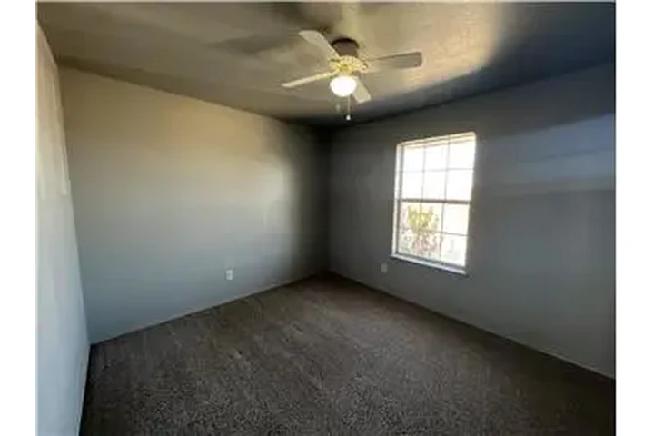 $850 : Rental property with 2 bedro image 10