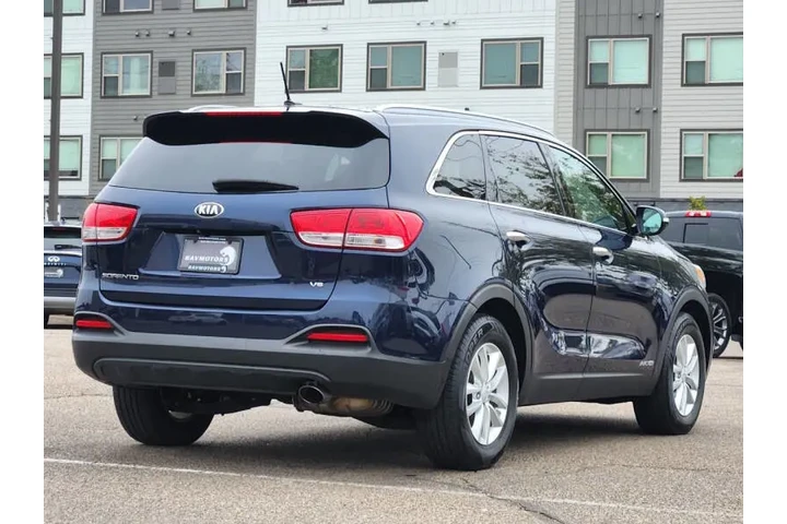$9975 : 2017 Sorento LX V6 image 10