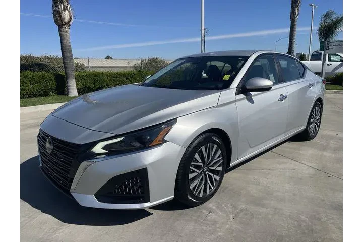 $18999 : Nissan Altima 2023 2.5 SV 4d image 4