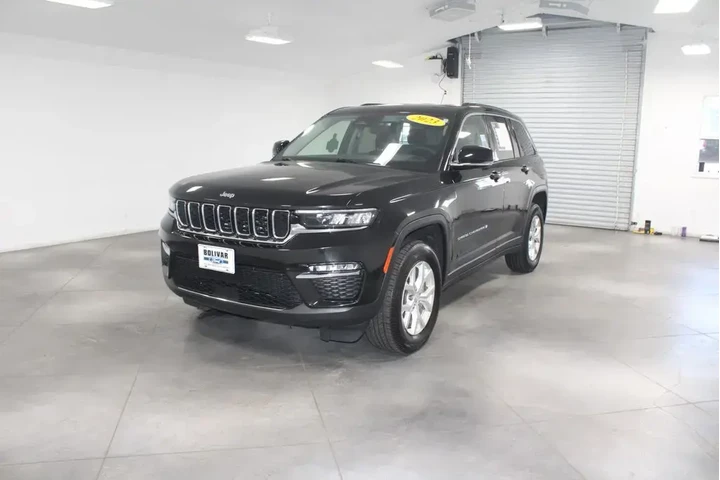 $26000 : Jeep Grand Cherokee 2023 4x2 image 4