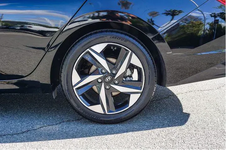 $21000 : Hyundai ELANTRA 2023 Limited image 9