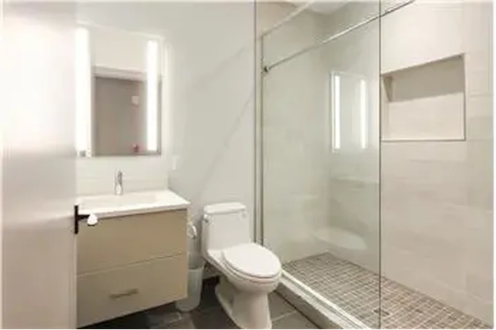 $5300 : Rental property with 5 bedro image 3