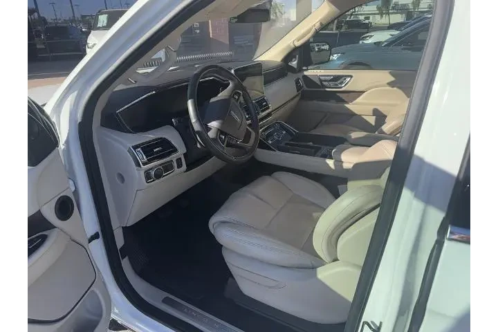 $33998 : Lincoln Navigator 2020 4x4 R image 2
