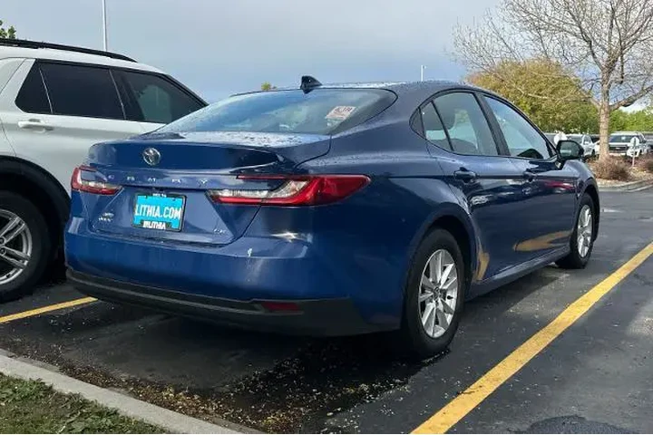 $29995 : Toyota Camry 2025 AWD LE 4dr image 4